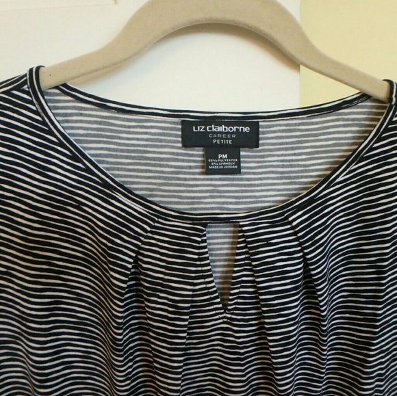 Liz Claiborne short sleeve top - Picture 2 of 3
